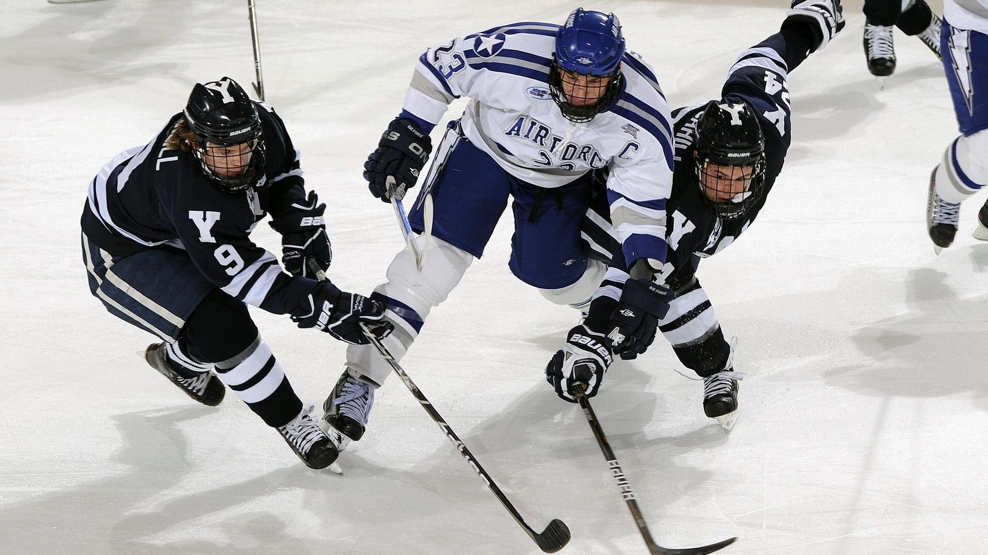 乐鱼体育官网-沃尔夫斯堡双边推进压制对手两翼，沃尔夫斯堡队